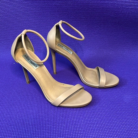 LOVIN’ STEVE MADDEN NUDE HEELS - Picture 1 of 6